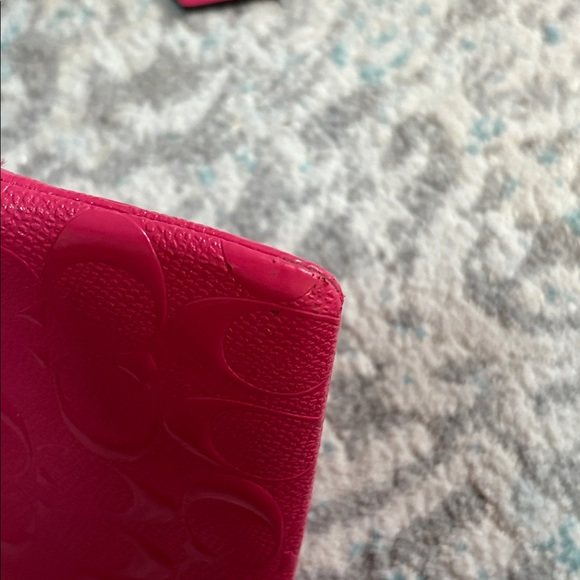 Coach • Corner Zip Wristlet Signature Leather in Pink - Picture 5 of 5